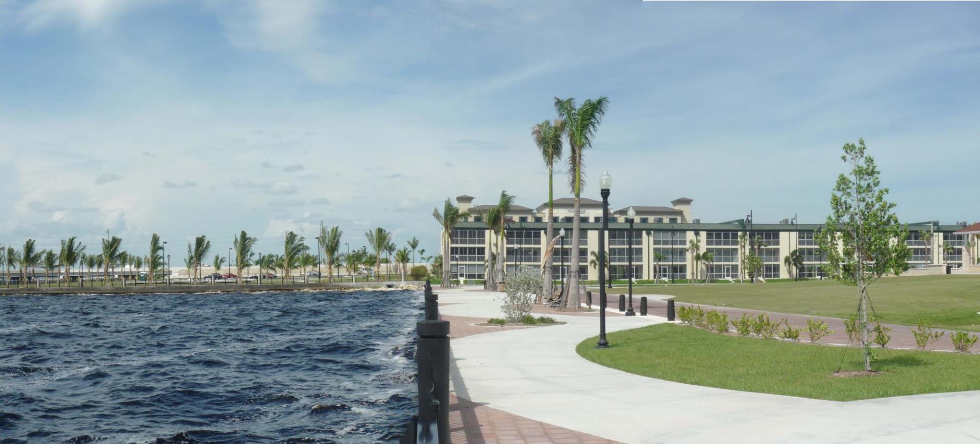 picture of the walkway along the harbor