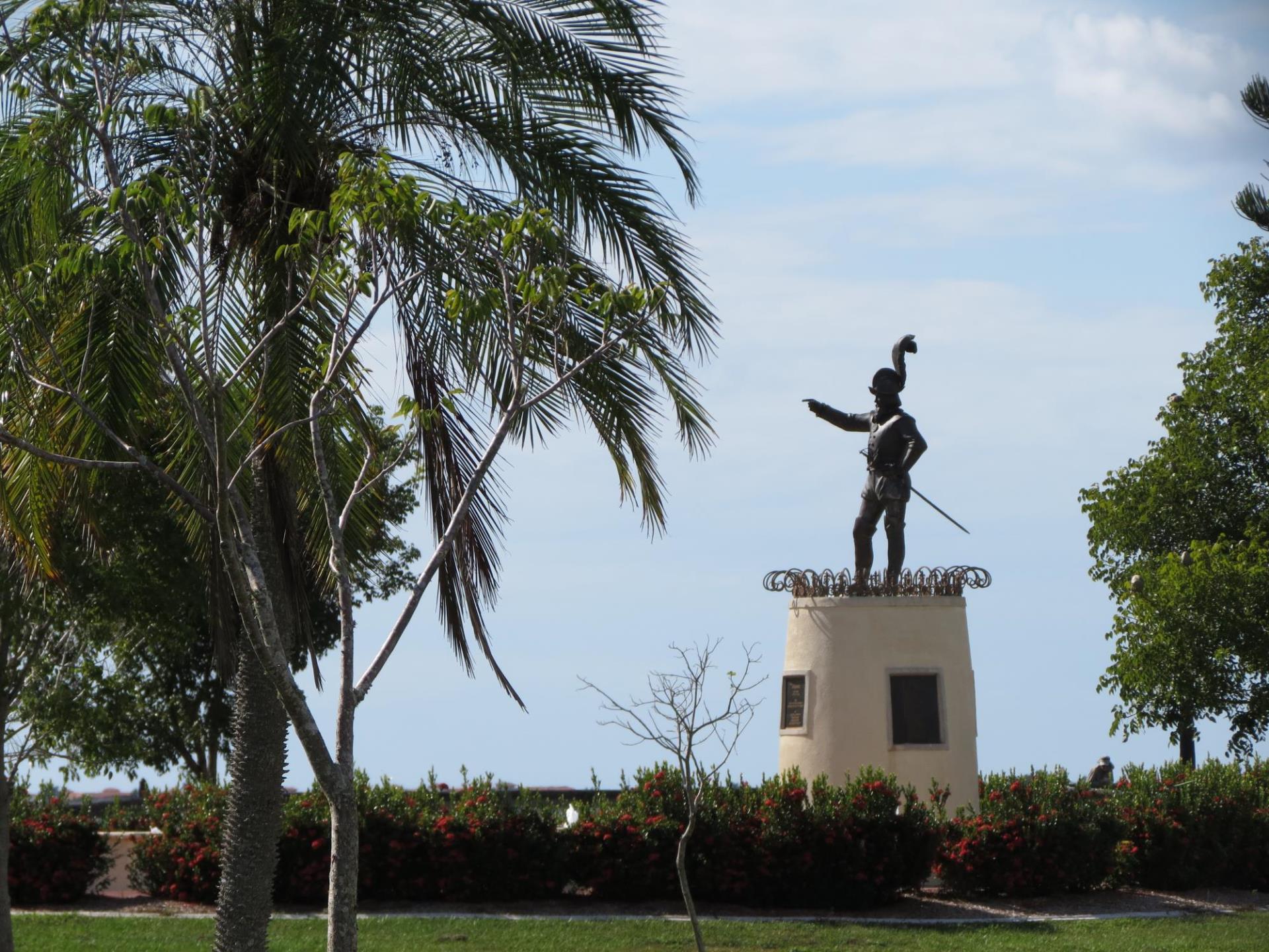 ponce statue next to palm tree 